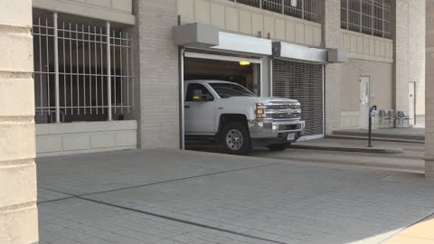 SWAT weapons stolen from St. Louis police bunker