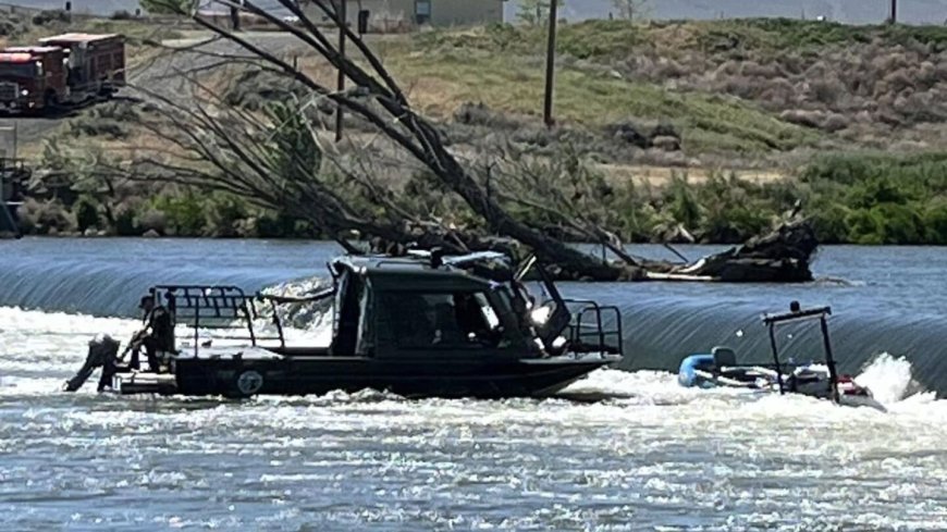 Wash. sheriff's office rescues firefighters after their boat sinks