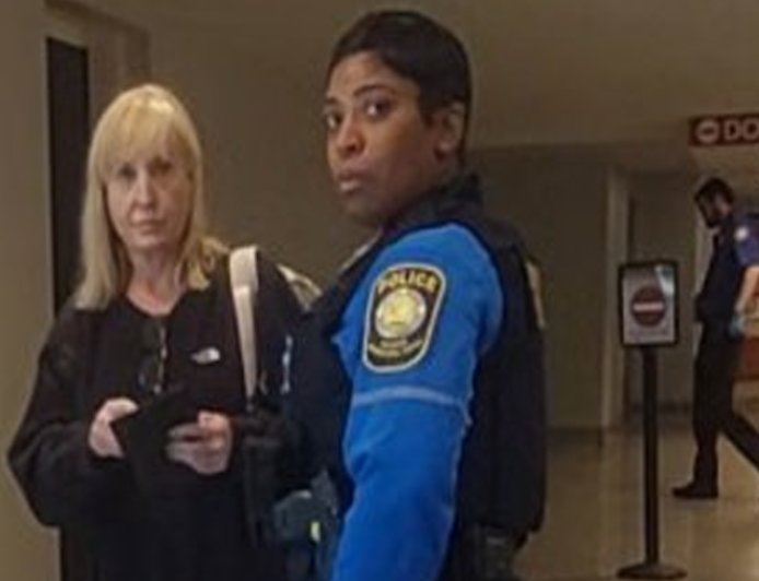 Federal Agent Exposes GUN on Spirit Flight from Fort Lauderdale After Argument with Passenger